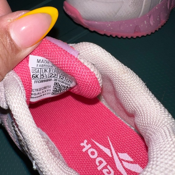 Reebok pink kids shoes - Picture 7 of 7